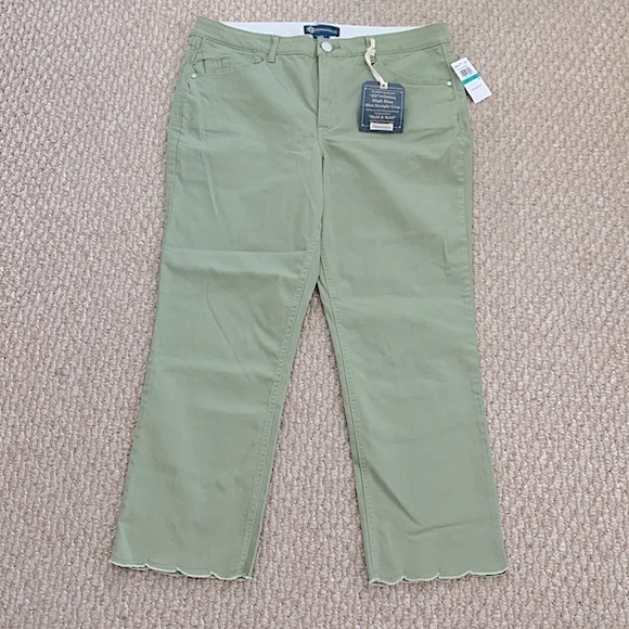 Democracy High Rise Slim Straight Scallop Hem Crop - Picture 5 of 16